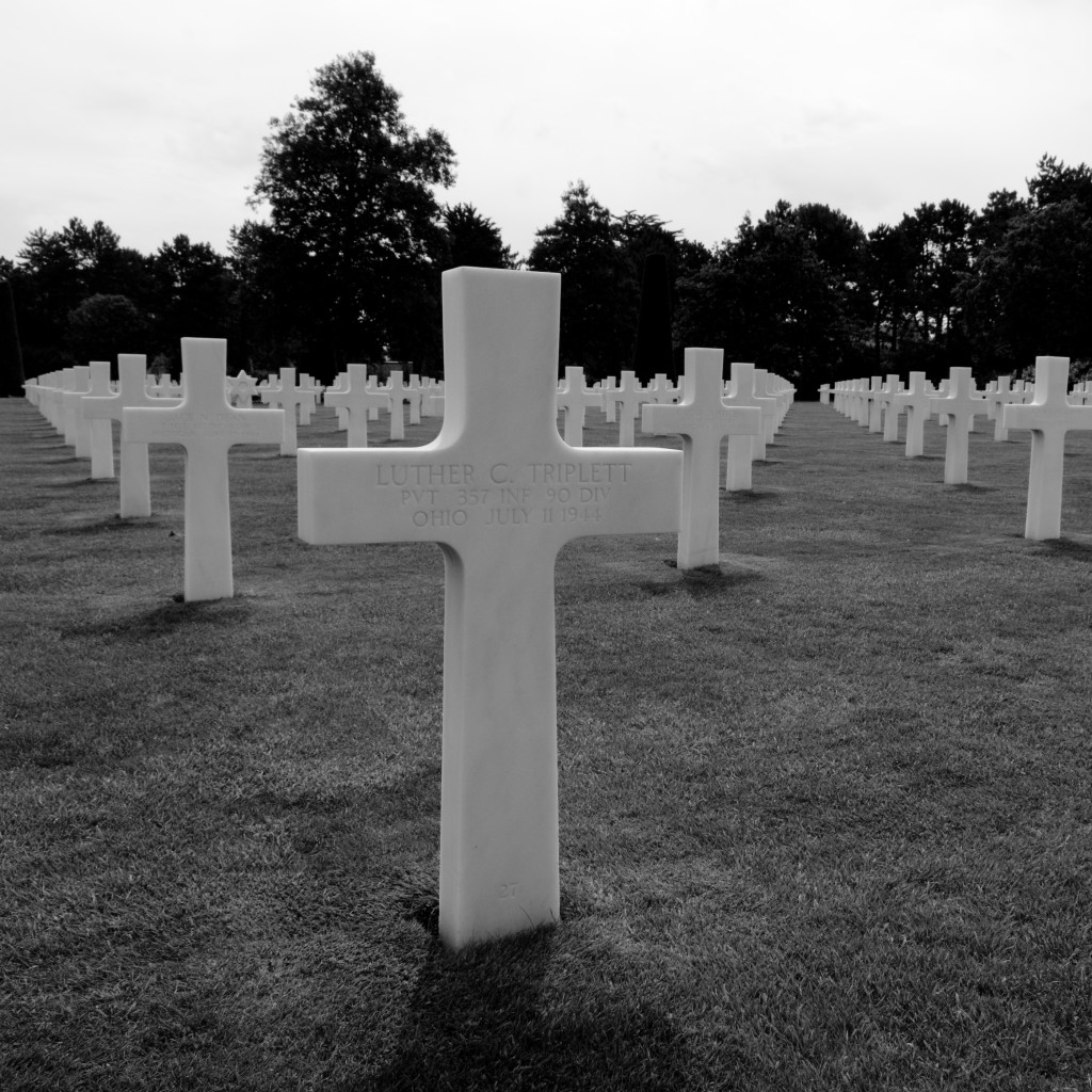 D-Day_Cemetery_in_Normandie_(2746201233)