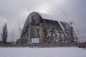 Ny atomsarkofag under bygging i Tsjernobyl.