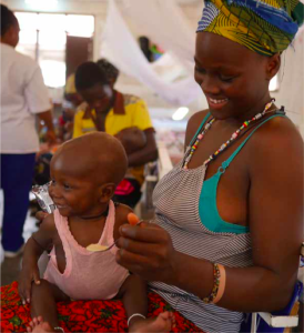 Sierraleoneren Fatmata Turay med sønnen Abdukalu Kain på fanget.