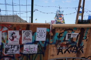 Tretavle med politiske plakatar i Kiev.